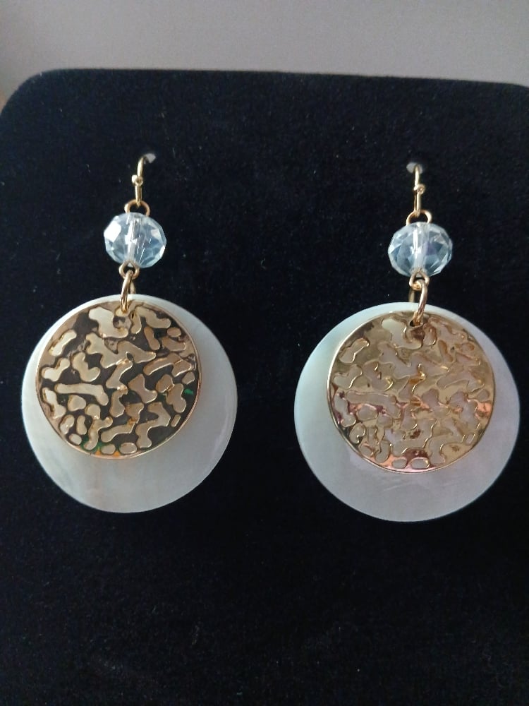18k Gold Plated Round Shell Beaded Earrings