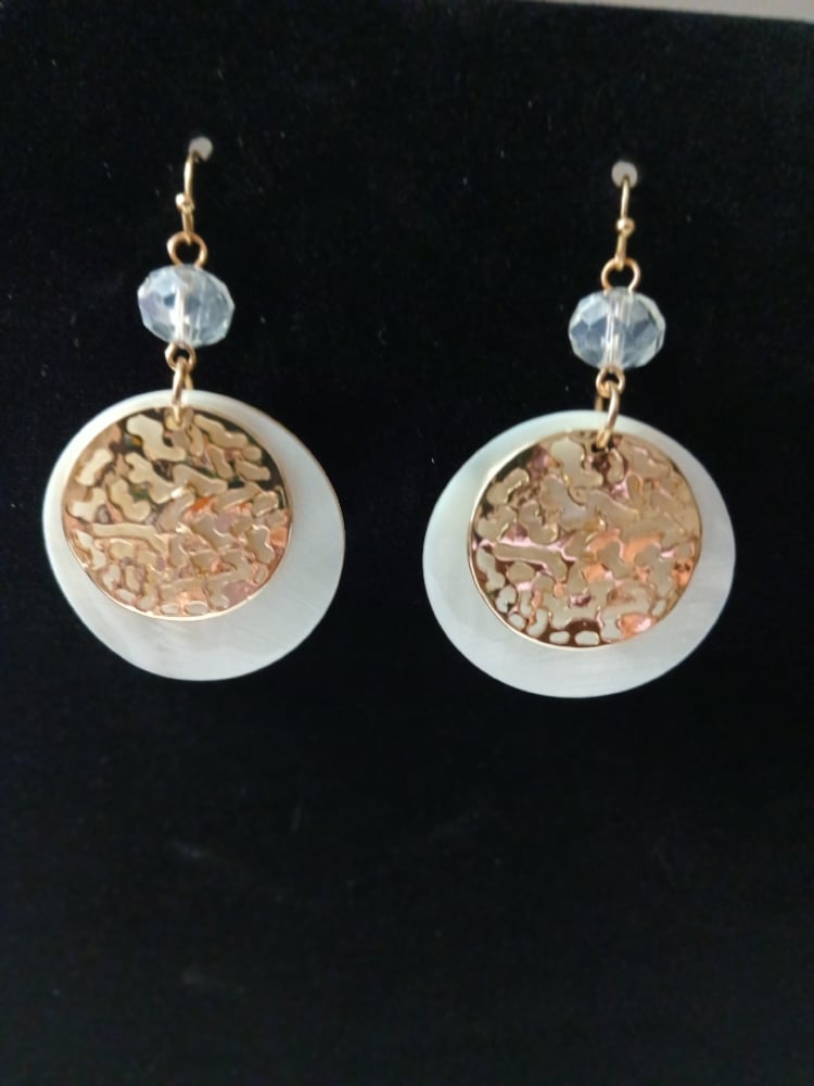 18k Gold Plated Round Shell Beaded Earrings